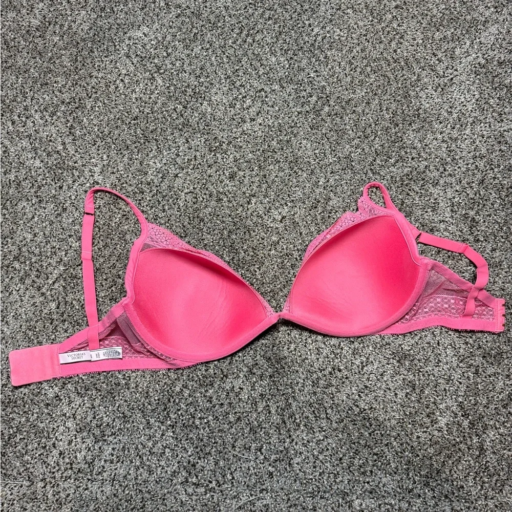 NWOT Victoria Secret Bra size 34DDD